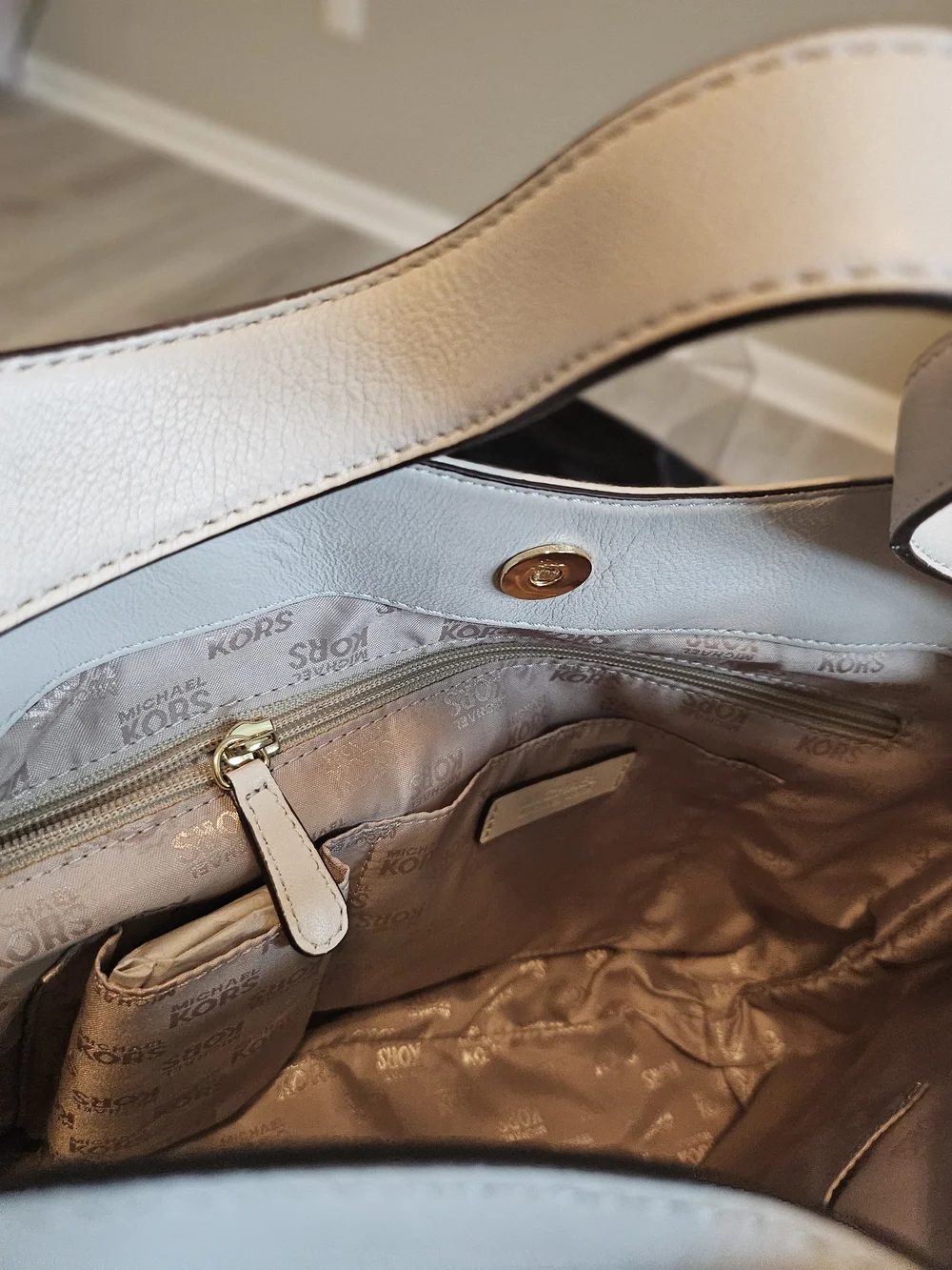 Michael Kors Cream Leather Convertible Hobo Shoulder Bag (One Size)